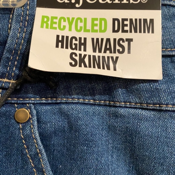 NWT D jeans skinny jeans SIZE 14PLUS - Picture 2 of 4